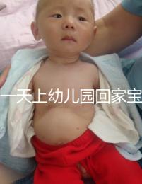 第一天上幼兒園回家寶寶指著媽媽哭，網友看樂了！