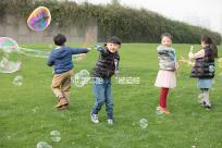 50 生二胎，“被迫經營”克服困難的哥哥，他的生活又酷又浪漫